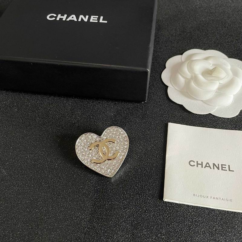 Chanel Brooch 07yxs02